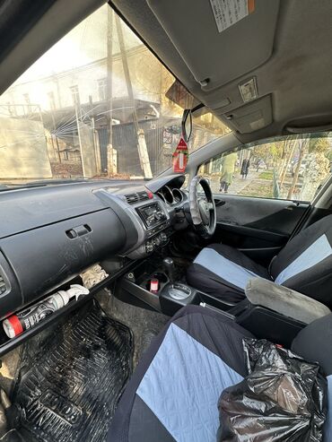 Honda: Honda Fit: 2002 г., 1.5 л, Вариатор, Бензин, Хэтчбэк — 6