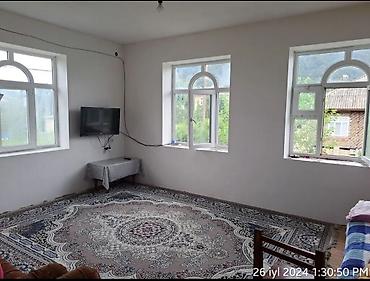 Otaqların satışı: Geniş və işıqlı evin ikinci mərtəbəsində yerləşən dəhliz/zal satılır — 9