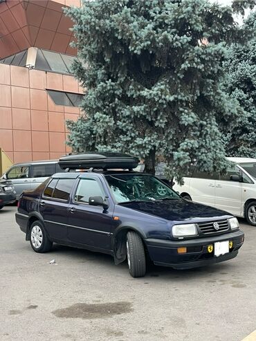 электромобили машины: Volkswagen Vento: 1995 г., 1.8 л, Механика, Бензин, Седан