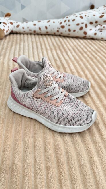 Детская обувь: Продаю б/у обувь на девочку,вся обувь целая,состояние хорошее Цены и — 28