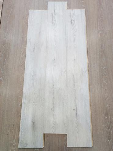 Açıq boz ağac naxışlı laminat taxta döşəmə panelləri - Rəng və