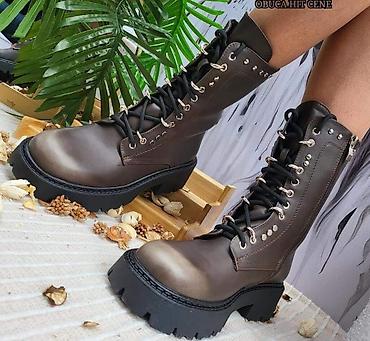 ugg bor: Duboke zenske cizme NOVO!

36-41

Cena: 4790 din

DM — 1