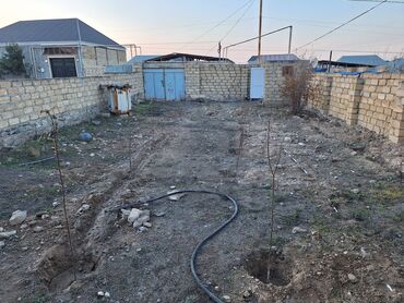 Həyət evləri və villaların satışı: Satılır: hasarlı torpaq sahəsi və yardımçı tikili - Sahə: daş hasarla — 6