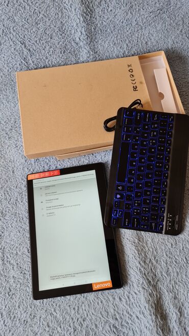 Tableti: Lenovo Tab E10 + bežična tastatura (set) - Tablet: Lenovo Tab E10 — 14