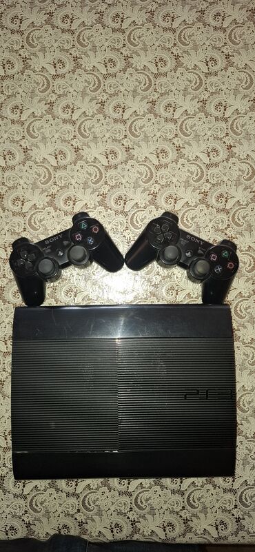 PS3 (Sony PlayStation 3): Ps3 super slim. Yaddaş 500 GB. heç bir problemi yoxdu. 2 ədəd orjinal — 1