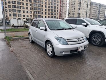 Toyota: Toyota ist: 2003 г., 1.5 л, Автомат, Бензин, Хэтчбэк