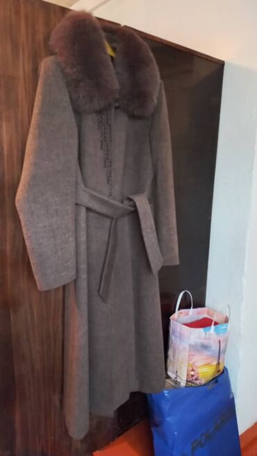 воротник песец: Пальто 3XL (EU 46), цвет - Коричневый at lalafo.kg воротник песец: Пальто 3XL (EU 46), цвет - Коричневый