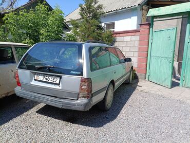 машина форт: Универсал Mazda 626 серебристого цвета с рейлингами на крыше. Модель