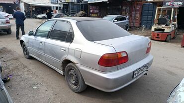продаю машину требуется ремонт двигателя: Honda Civic: 1997 г., Седан