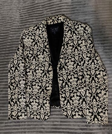 Dəstlər, kostyumlar: Armani Jeans blazer pencek