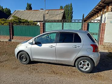 Toyota: Toyota Vitz: 2005 г., 1.3 л, Вариатор, Бензин, Хэтчбэк — 2