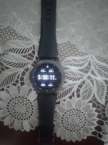 часы с экраном: SAMSUNG GEAR S3 frontier. Умные часы с круглым сенсорным дисплеем и