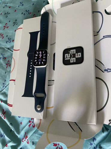 Продаю Apple Watch SE 2nd generation,серебристый с синим ремешком 40мм