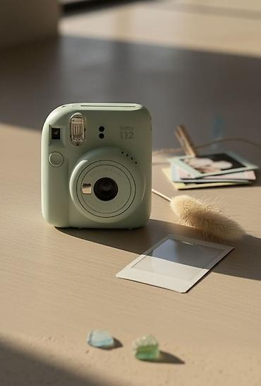 irşad iphone 8 plus: Fujifilm Instax mini 12 – instant fotoaparat - Kompakt və yüngül — 1