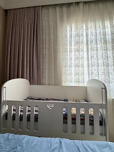 matras aliram: Oğlan və qız üçün, İşlənmiş, Dördbucaq, Beşik, Dəstsiz, Matras ilə, Yellənmə mexanizmsiz — 1