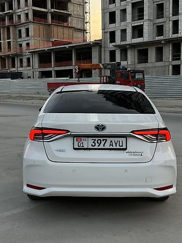 byd e2: Toyota Corolla: 2022 г., 1.8 л, Автомат, Гибрид, Седан — 4
