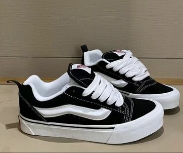 Другая мужская обувь: Vans knu skool
размер: 41, 26.5 см