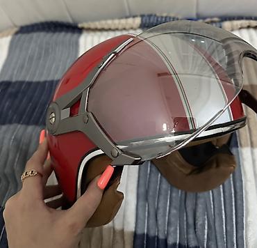 kask satın al: Qırmızı rəngli, açıq tip motosiklet dəbilqəsi. Model şəffaf ön vizorla — 3