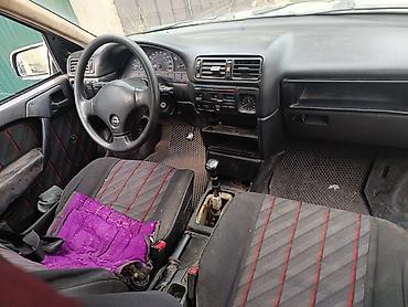 рул: Opel Vectra: 1995 г., 1.6 л, Кол менен иштөөчү, Бензин, Седан — 4