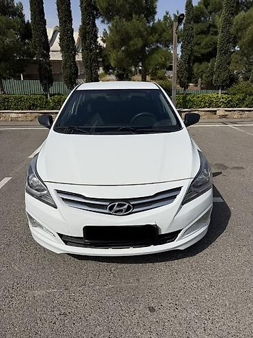 Hyundai Accent: 1.4 l | 2015 il Sedan