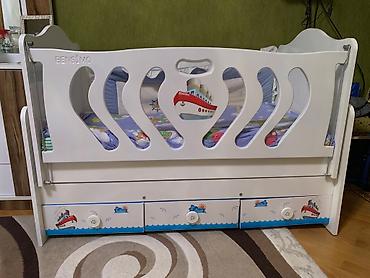 ikinci el kamot: Oğlan üçün, İşlənmiş, Beşik, Matras ilə, Yellənmə mexanizmi ilə — 3