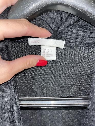 h: H&M Basic ženski džemper/bluza, crne boje, veličina XS. - Model — 2