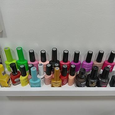 c: Set lakova za nokte različitih boja i nijansi. Uključuje širok spektar — 1