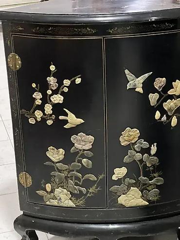 thonet stolice prodajem: Stilske ugaone komode (2 komada) - Stara Kina - RUČNI RAD 🪑✨ Dobro — 2