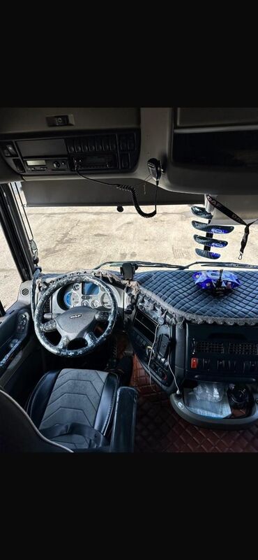 Tırlar: DAF XF çekiçi + tentli yarımqoşqu - Model: DAF XF (yükdaşıma üçün — 3