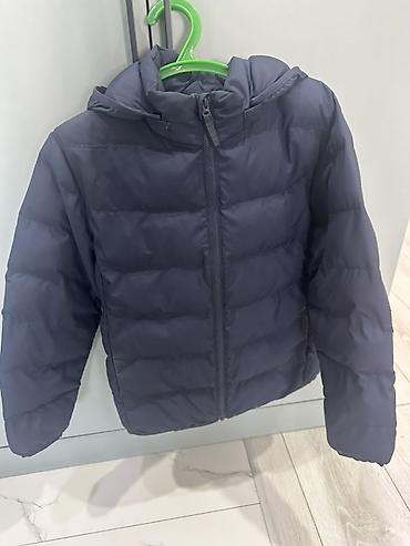 симпл дипл: Продаю демисезонную куртку с капюшоном от бренда Uniqlo для мальчика — 1