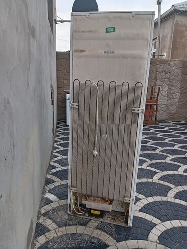 Paltaryuyan maşınlar: Beko iki qapılı soyuducu - Üst kamera: dondurucu (ayrı qapılı)