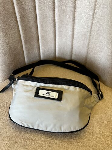 Жеке буюмдар: Поясная сумочка. Компактная, но вместительная. Два кармана. Все