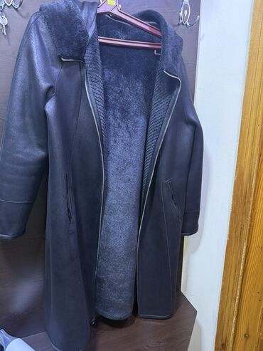 кожаная куртка женская: Qadınlar üçün qışlıq uzun dərili/kürk effektli palto - Rəng: tünd