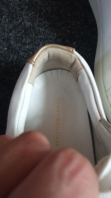 tommy hilfiger gumene cizme: Tommy Hilfiger original kožne patike dva puta obuvene broj 40. Stanje — 2