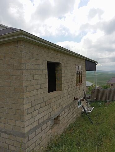 Həyət evləri və villaların satışı: 4 otaqlı, 8 kv. m, Orta təmir — 8