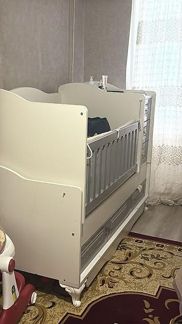 transformer beşik: Uşaq beşiyi ilə inteqrasiya olunmuş komodlu “transformer” tipli beşik — 4