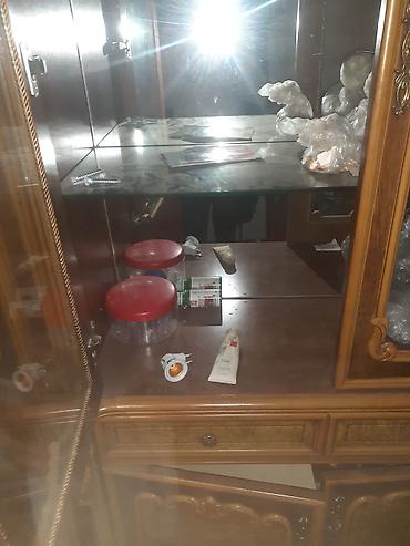 ev ucun dekorlar: Klassik üslubda böyük vitrin-bufet şkaf - Material: ağac karkas, oyma — 1