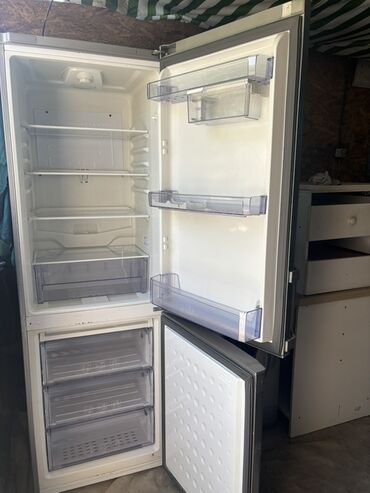стекло айнек: Муздаткыч Beko, Эки камералуу, 180 *