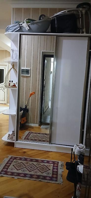 yataq dolab: Açıq rəngli sürgülü qapılı dolab - Material: ağ laminat/MDF səth — 2