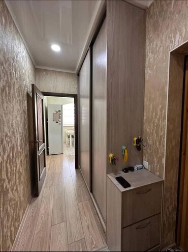 1 комнатная квартира 8 мкр: 3 комнаты, 82 м², 106 серия улучшенная, 8 этаж, Косметический ремонт