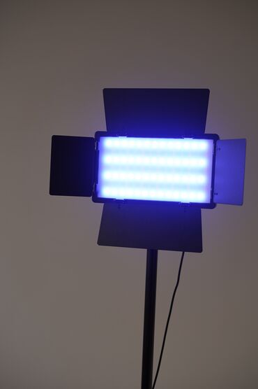 цветные лампы: Bидeocвeт lеd 600, имеет 3 обычных режима (теплый, холодный