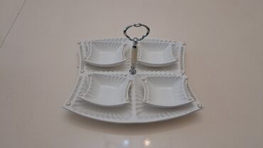Посуда для готовки: Ağ rəngdə, elegant dizaynlı servis dəsti. - 1 böyük əsas boşqab