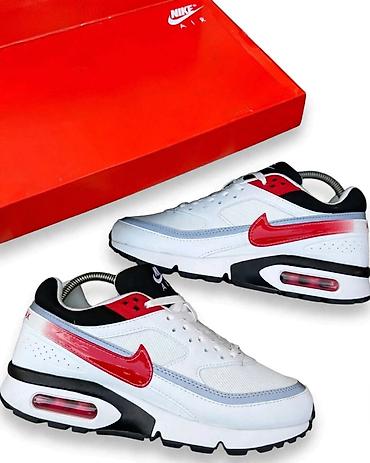 buzz nike dunk: Nike Air patike – model sa vidljivom Air jedinicom u peti. - Boje — 1
