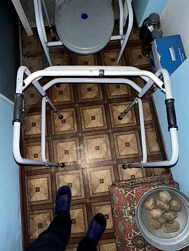Yerimək üçün arabalar, çəliklər, əsalar, rollatorlar: Əla vəziyətdədi Tibbi gəzinti çərçivəsi (walker) - Metal — 1