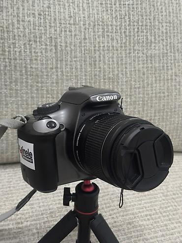 Зеркальная камера Canon eos 1100d с комплектным зум‑объективом Canon