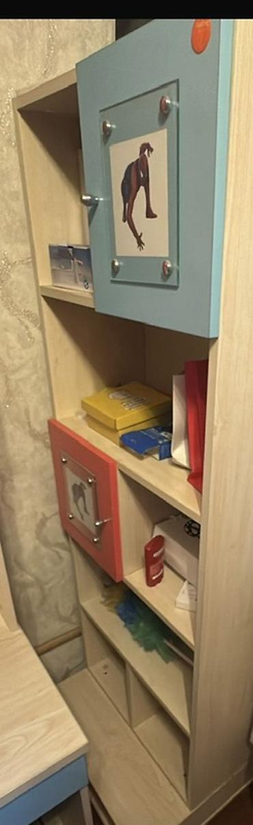Uşaq/yeniyetmə otağı üçün mebel dəsti Tərkib: - Geniş yazı stolunun