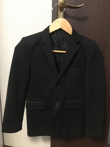 пиджак школьный: Школьная форма, цвет - Черный, Б/у