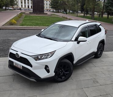 Toyota: Toyota RAV4: 2021 г., 2.5 л, Типтроник, Бензин, Кроссовер