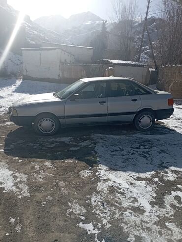 авто пракат: Audi 80: 1989 г., 1.8 л, Механика, Бензин, Седан