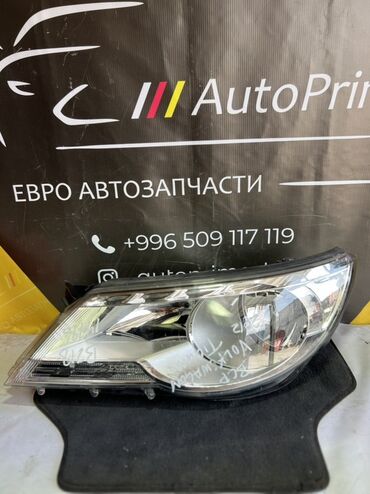 лампа для машины: Передняя правая фара Volkswagen 2011 г., Б/у, Оригинал
